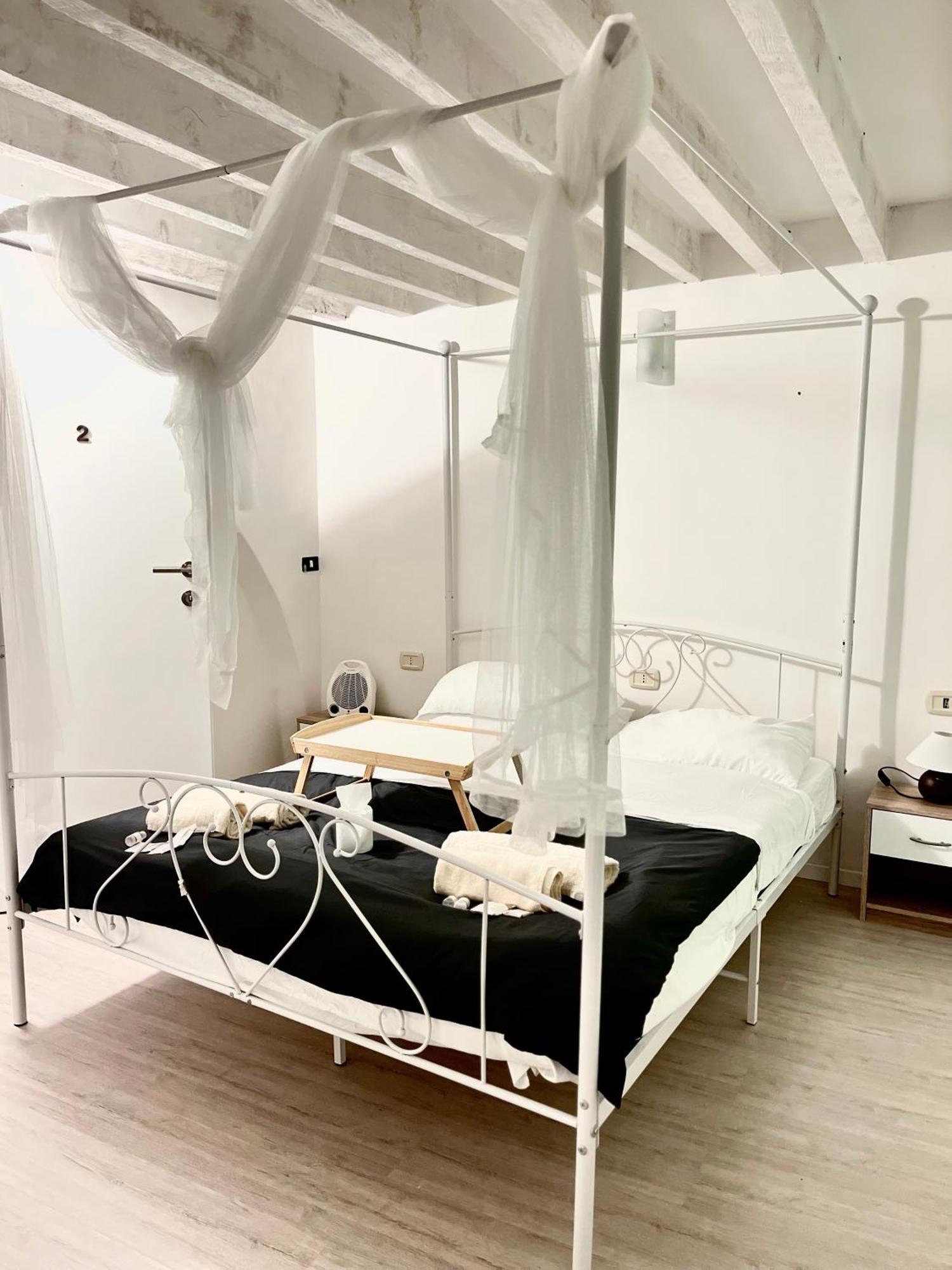 Genova Centro Affittacamere- Bagno In Comune Esterno foto