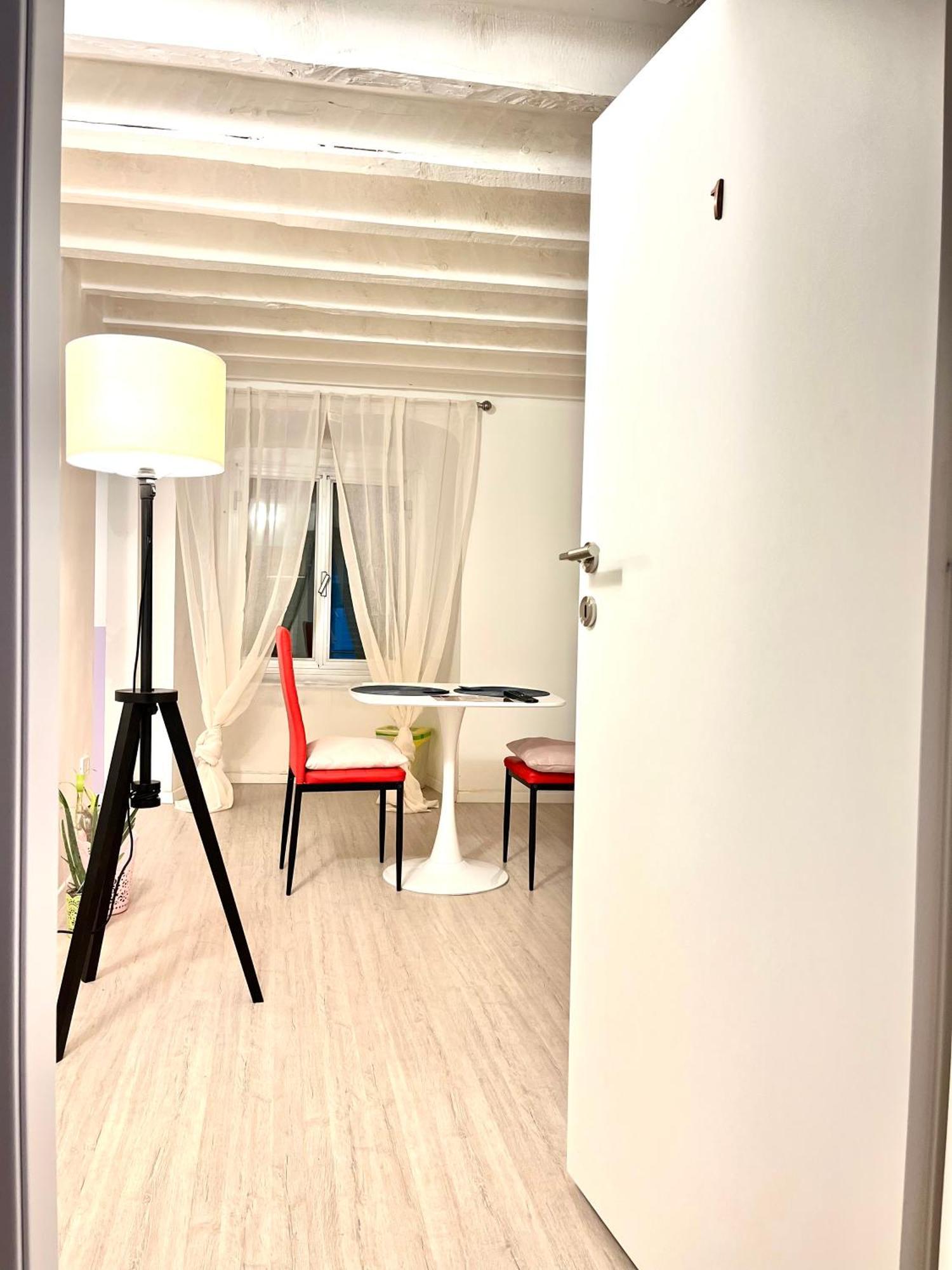 Genova Centro Affittacamere- Bagno In Comune Esterno foto