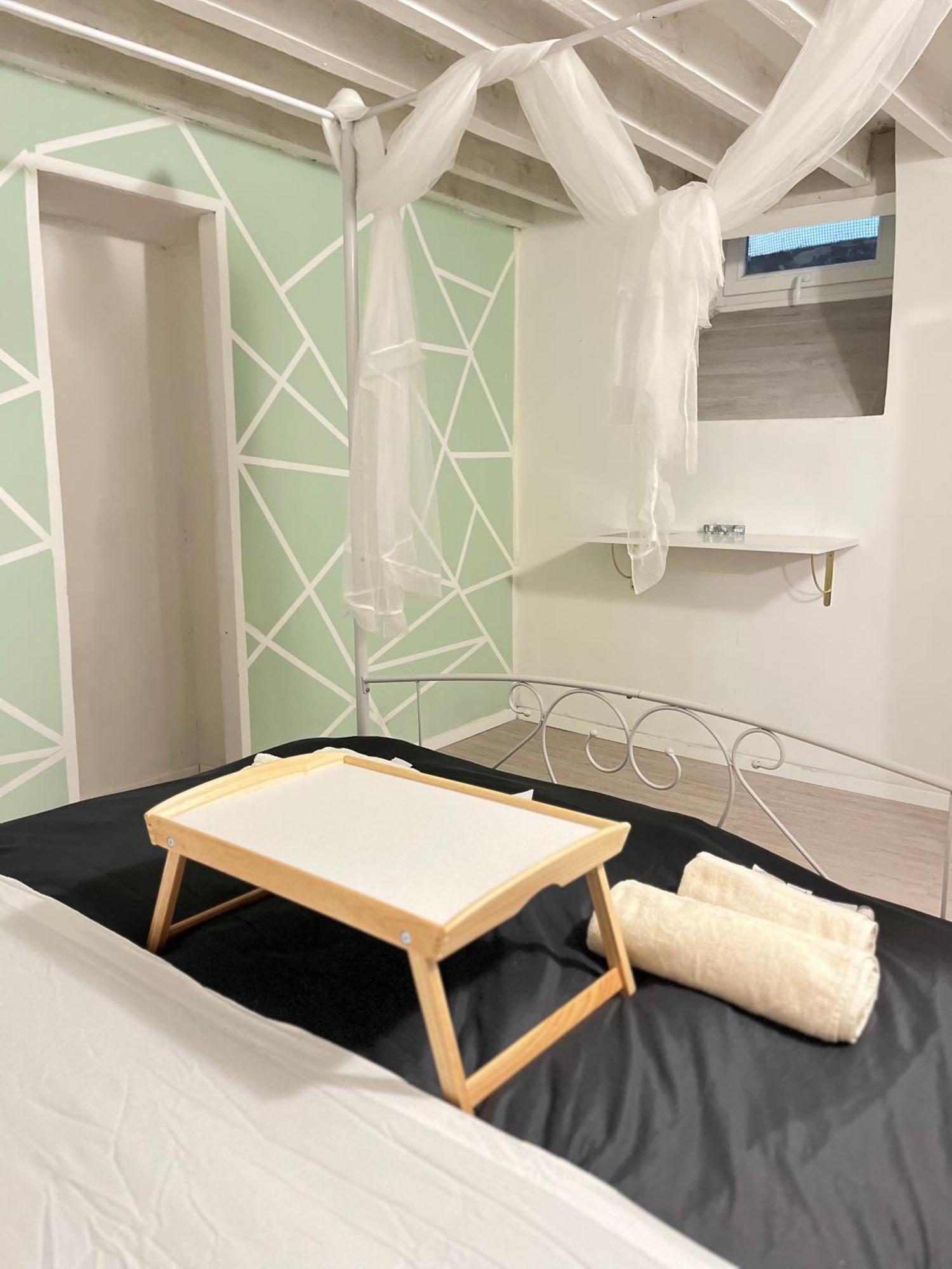 Genova Centro Affittacamere- Bagno In Comune Esterno foto