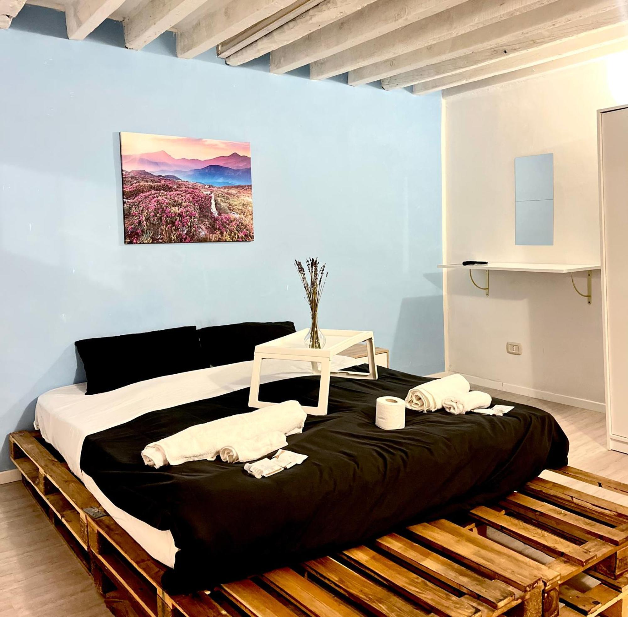 Genova Centro Affittacamere- Bagno In Comune Esterno foto